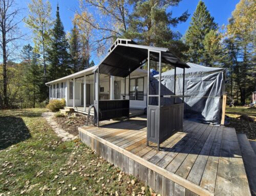 2003 – 38’ Citation Resort with 3 Season Room & Hardtop Overhang. Asking $34,000