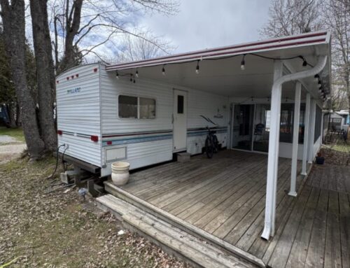 2002 – 39′ Mallard. Asking $4,900