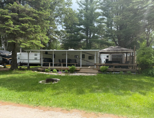 2011 – 32’ Jayco Jay Flight G2 32BHDS with Hardtop Awning Asking: $37,000
