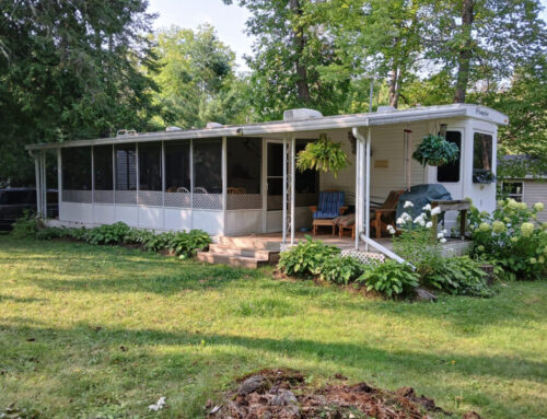 2009 – 40’ Hampton Crossroads with Hardtop Awning and Screen Room. Asking: $36,500